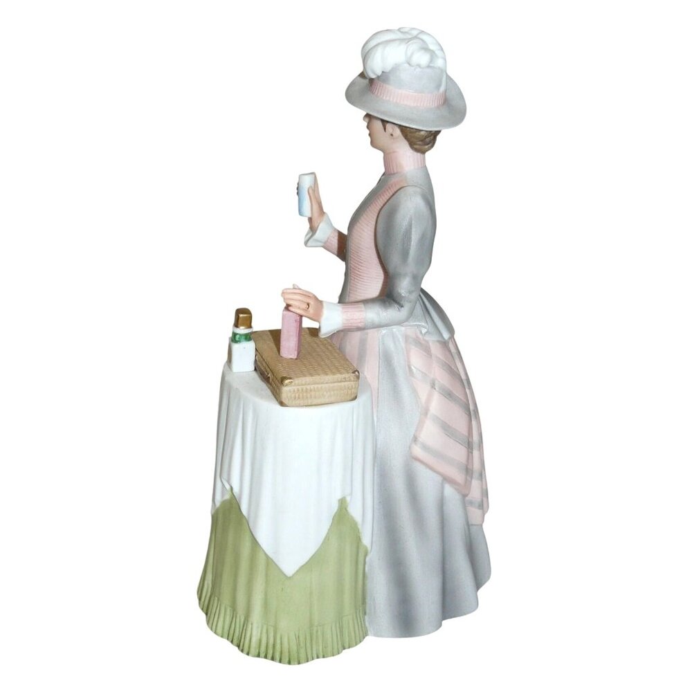 Victorian Lady Figurine Porcelain Collectible 9.5-in Avon's Albee Award 1984 VTG - Picture 3 of 4